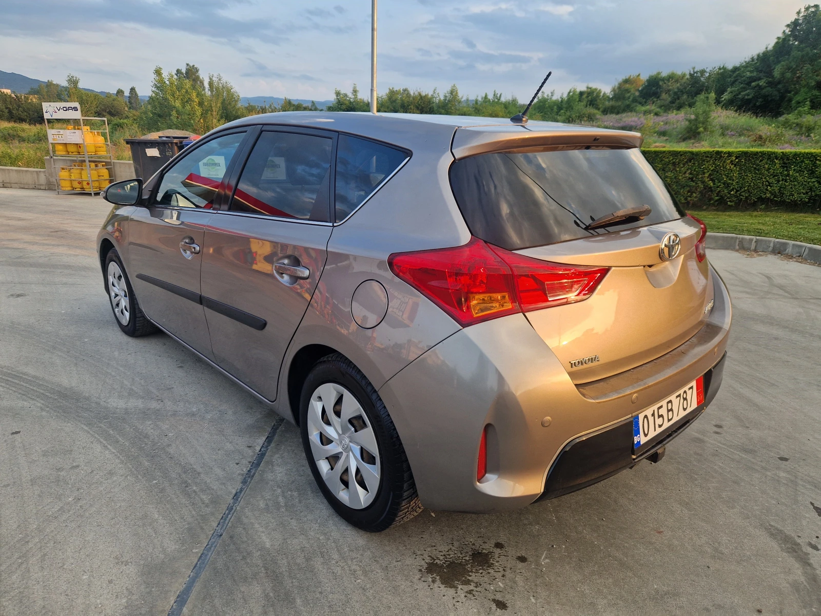 Toyota Auris 1.4D4D/Navi/Печка/ - изображение 5
