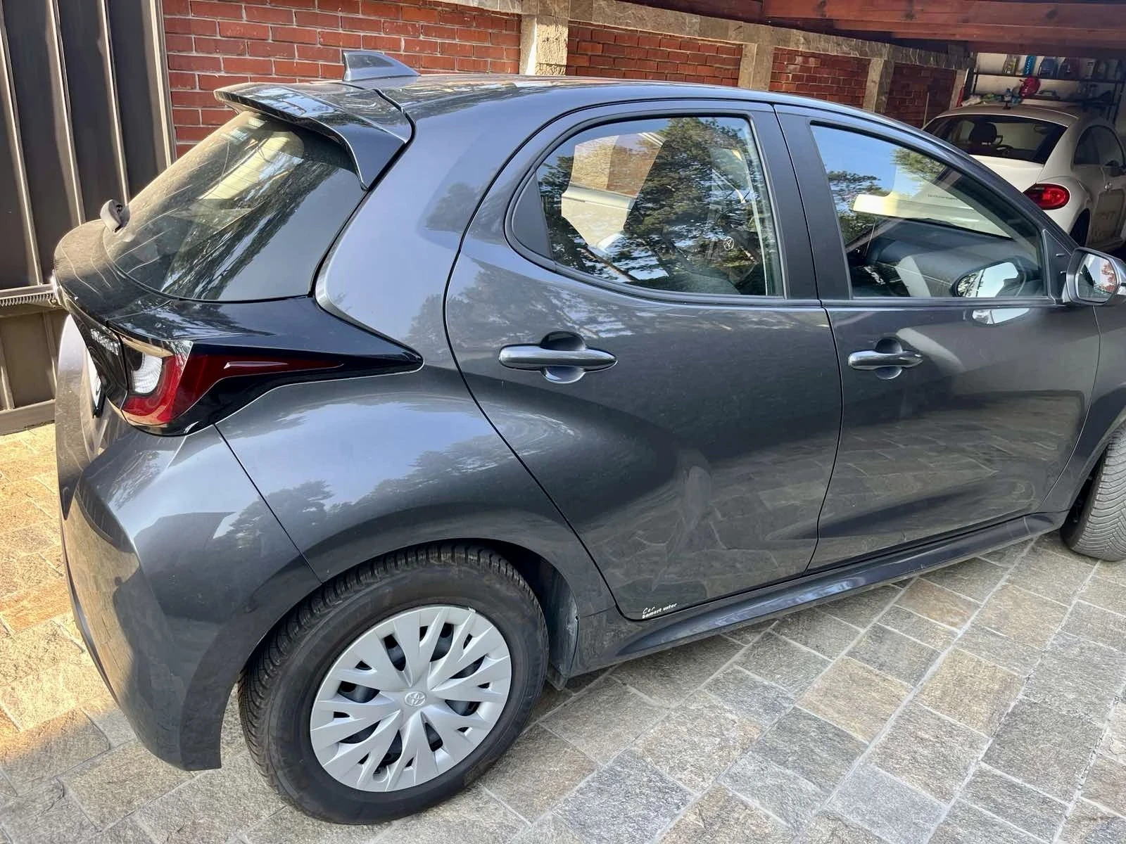 Toyota Yaris 1.5 Hybrid AT - изображение 5