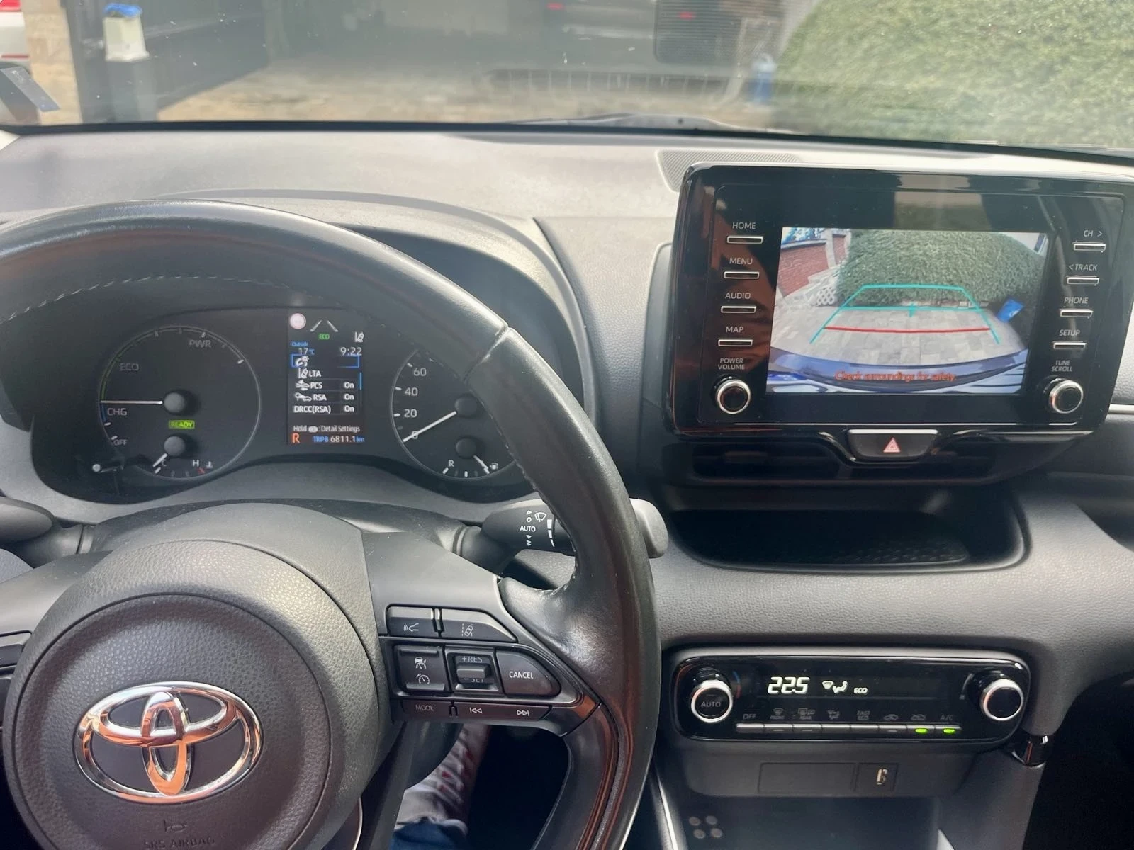 Toyota Yaris 1.5 Hybrid AT - изображение 9