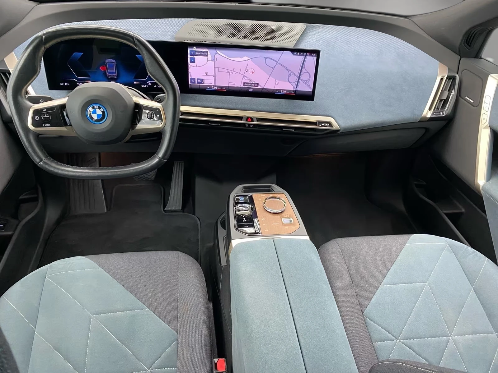 BMW iX xDrive50/523HP/PANO/MEMO/H&K/360/AHK/LED/474g - изображение 6