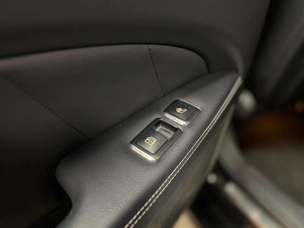 Mercedes-Benz CLS 550 * МАСАЖИ* ФИКСИРАНА ЦЕНА ДО БЪЛГАРИЯ* , снимка 16 - Автомобили и джипове - 54225920