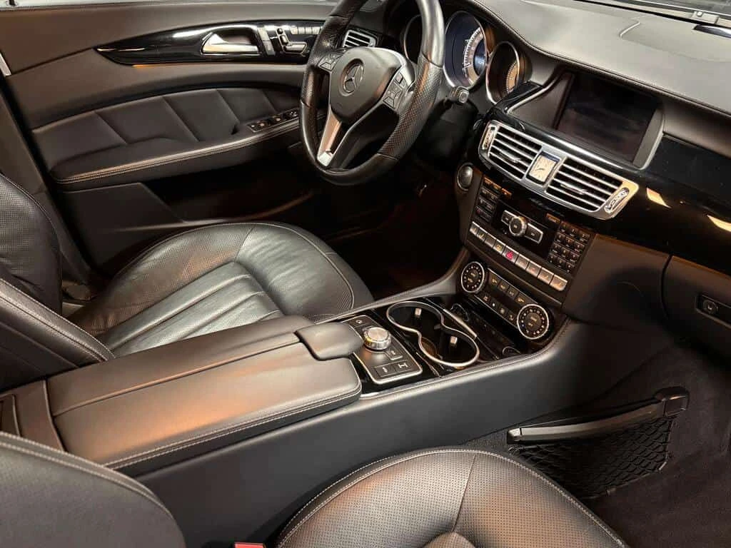 Mercedes-Benz CLS 550 * МАСАЖИ* ФИКСИРАНА ЦЕНА ДО БЪЛГАРИЯ* , снимка 7 - Автомобили и джипове - 54225920