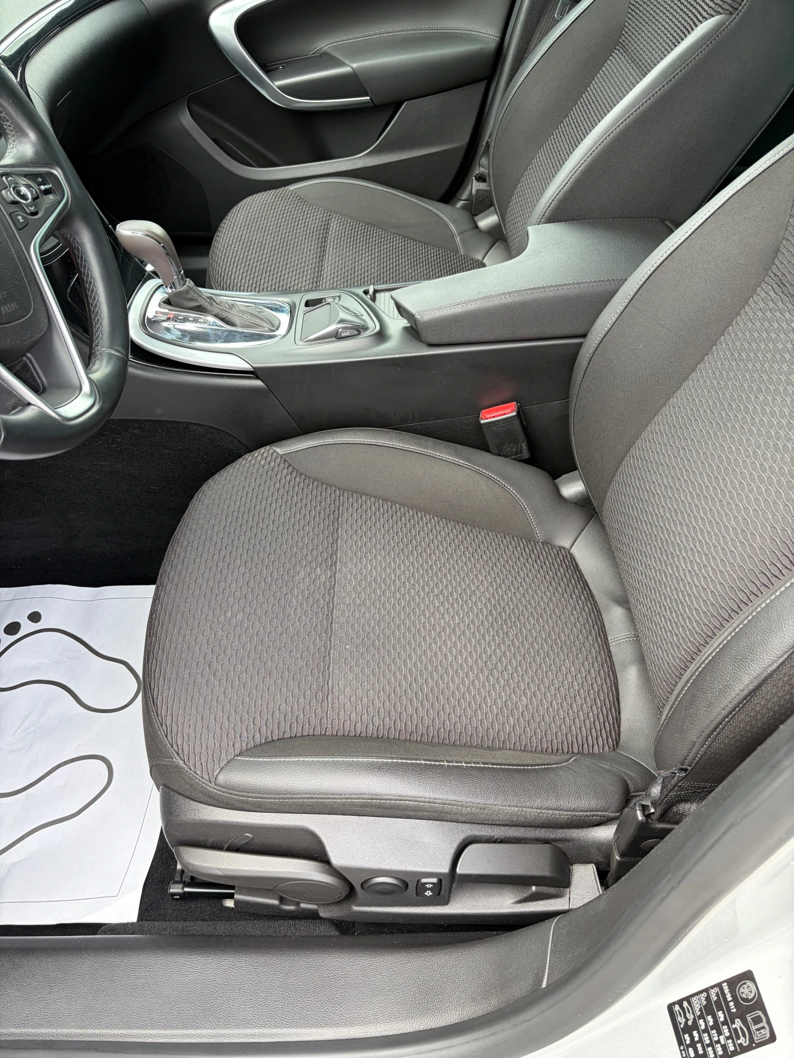 Opel Insignia COSMO 2.0CDTI-164k.c. Facelift /AUTOMATIC, NAVI/, снимка 8 - Автомобили и джипове - 54260049