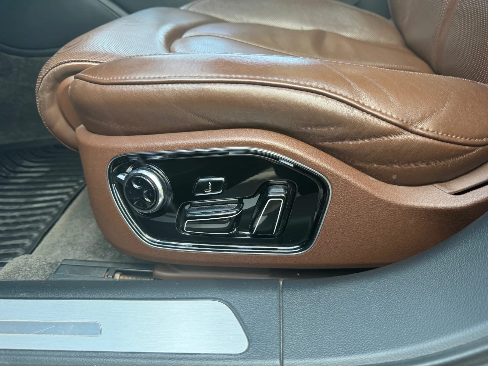 Audi A8 4.2.i Дълга База.Бартер., снимка 9 - Автомобили и джипове - 54438051
