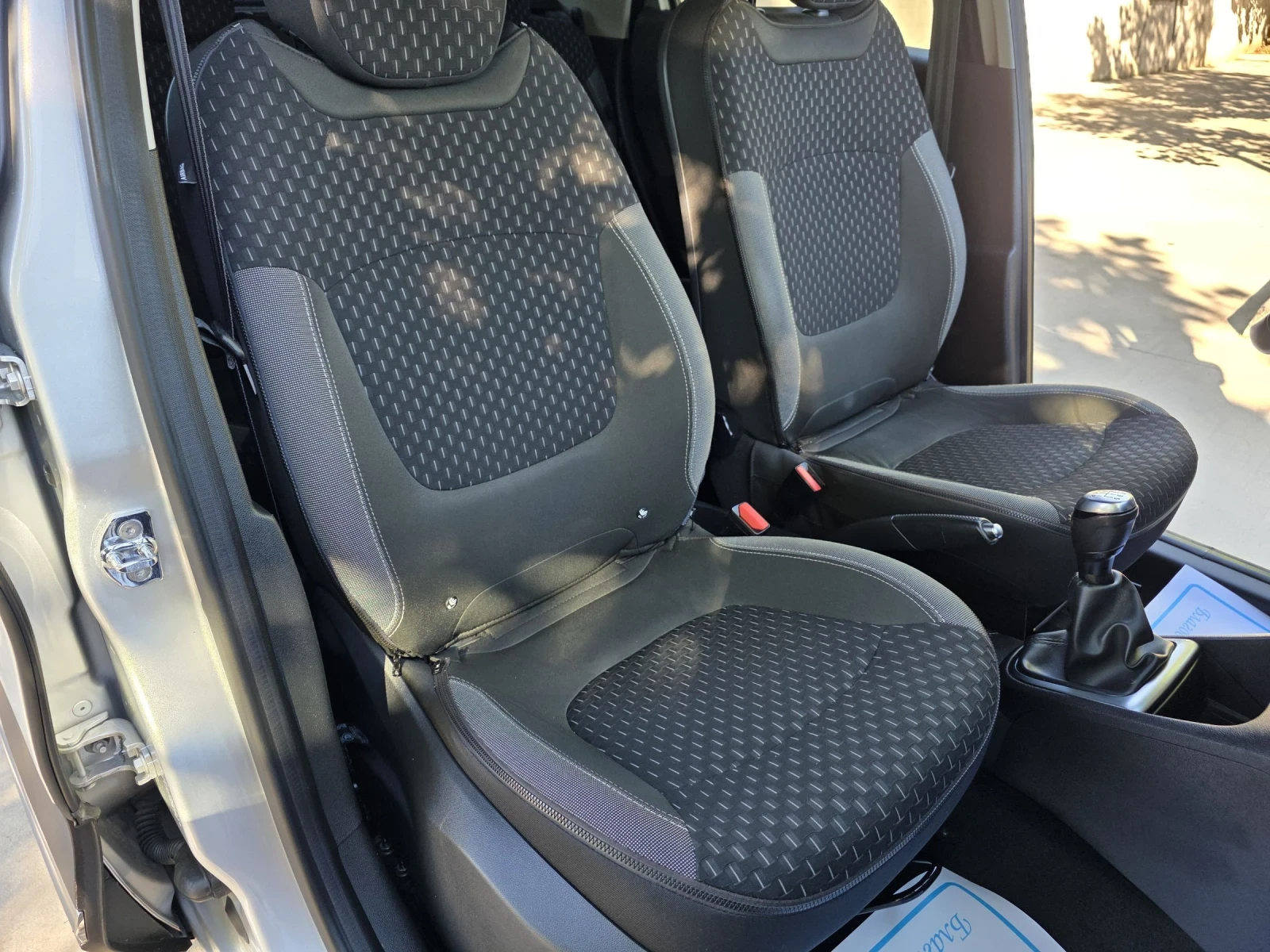 Renault Captur 1.5dCI-90kc, снимка 14 - Автомобили и джипове - 54562231