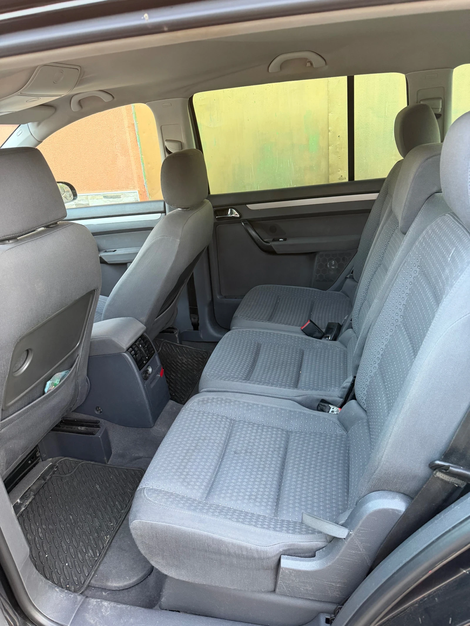 VW Touran, снимка 8 - Автомобили и джипове - 56442948