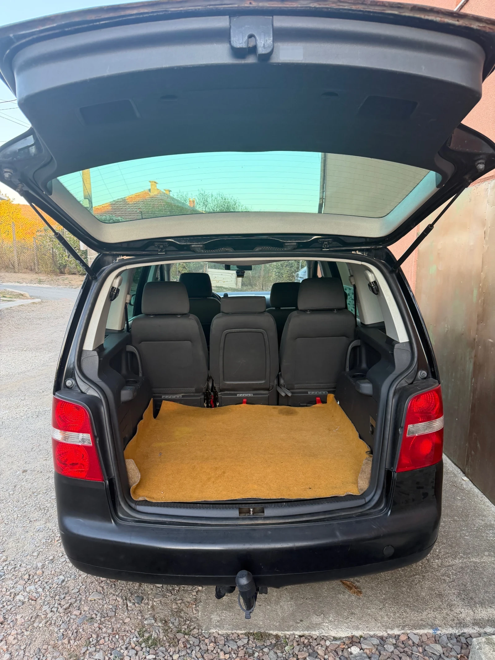 VW Touran, снимка 3 - Автомобили и джипове - 56442948
