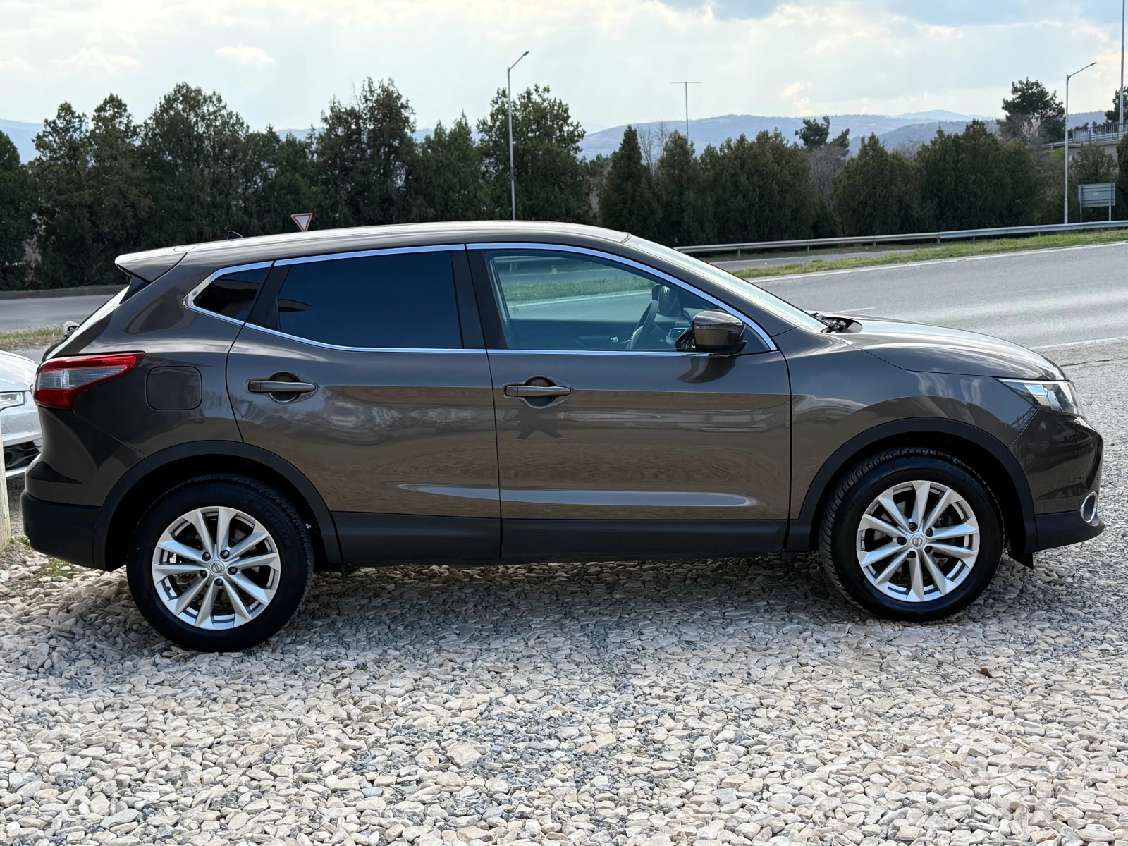 Nissan Qashqai TEKNA ИЗПЪЛНЕНИЕ , снимка 7 - Автомобили и джипове - 52148421