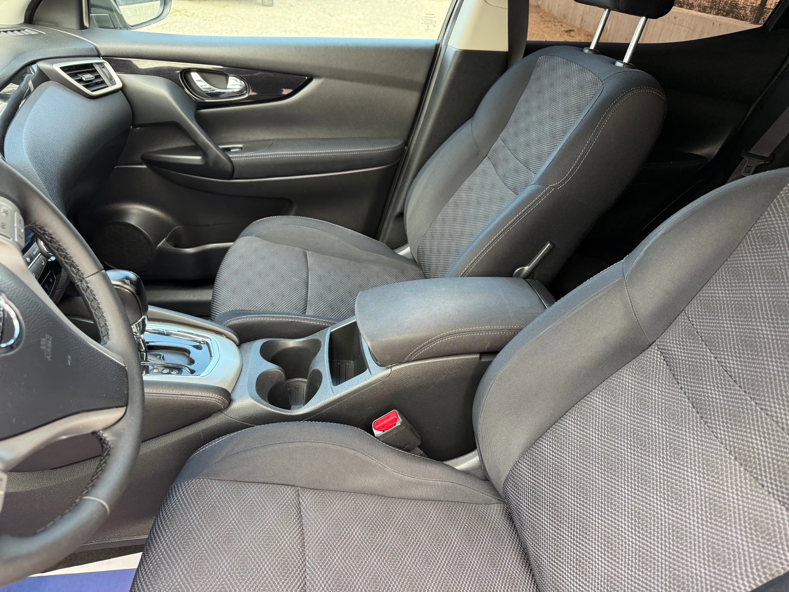 Nissan Qashqai TEKNA ИЗПЪЛНЕНИЕ , снимка 13 - Автомобили и джипове - 52148421