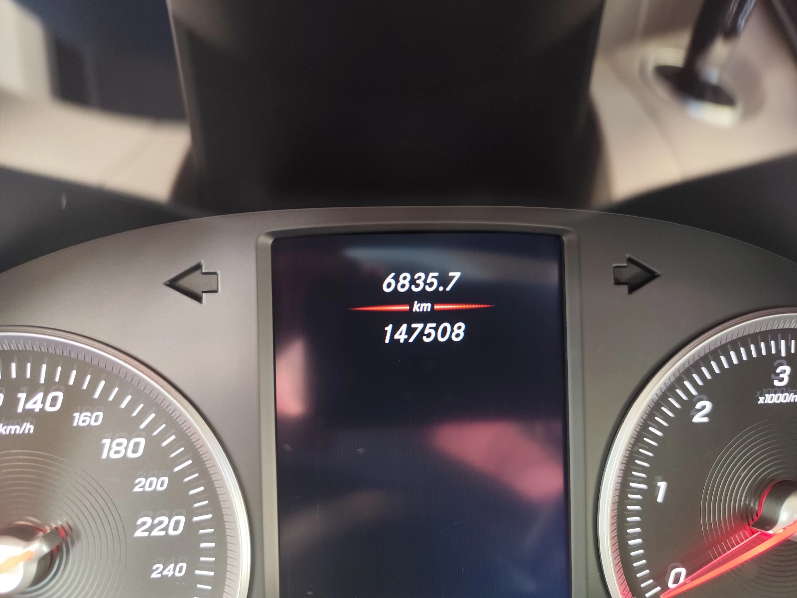 Mercedes-Benz GLC 350 V6| AIRMATIC| 147к KM| Silver Star| Android Auto, снимка 7 - Автомобили и джипове - 54015665