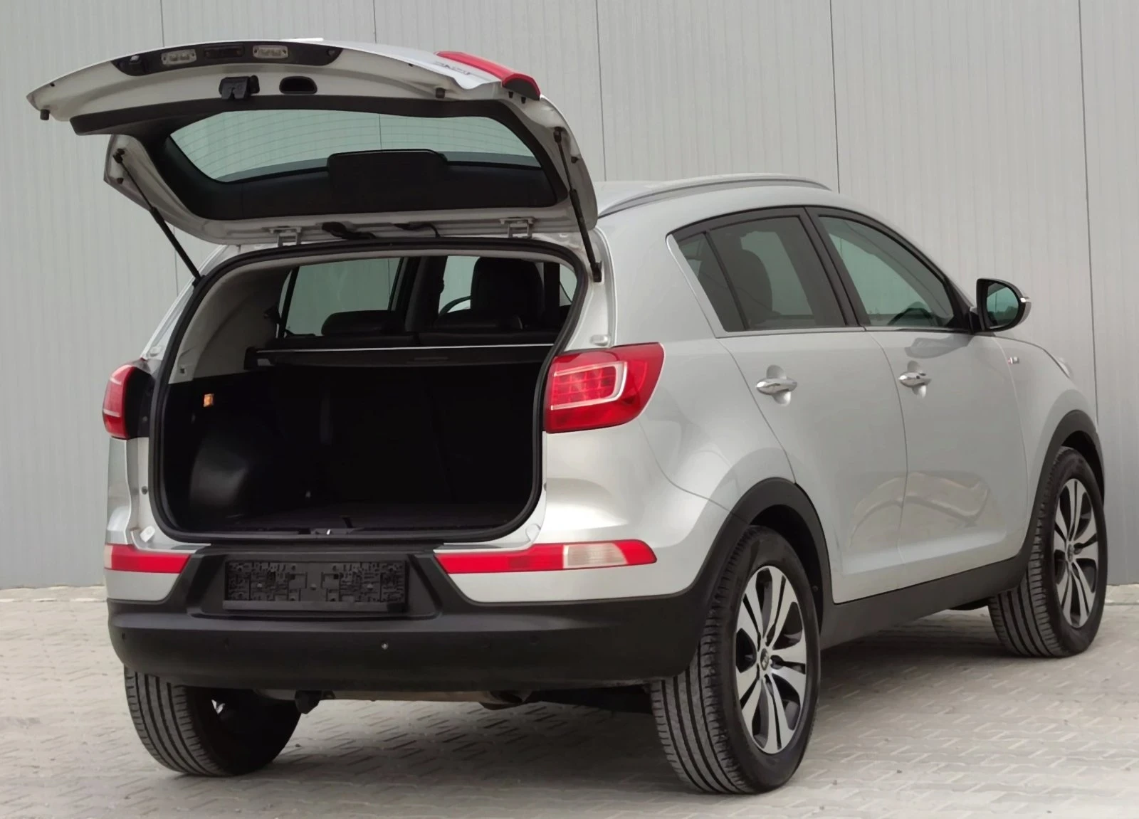 Kia Sportage 2.0CRDI* 136к.с* 4WD* , снимка 15 - Автомобили и джипове - 54478668