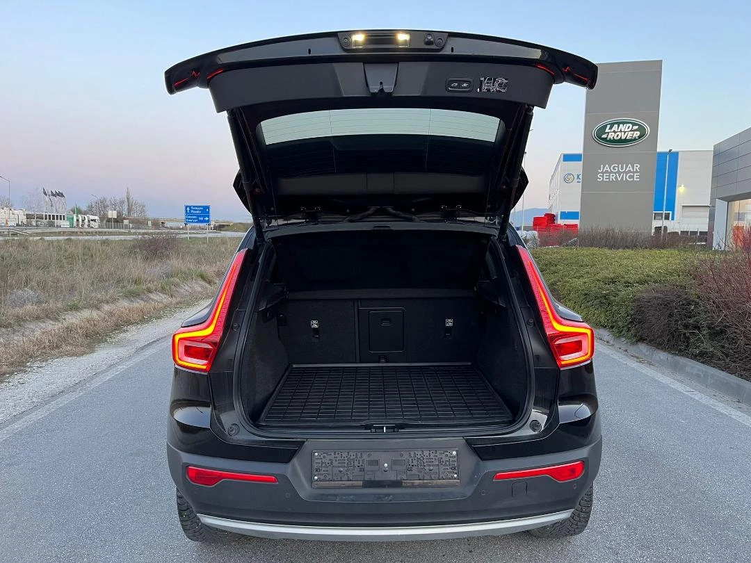 Volvo XC40 B4 AWD Mild Hybrid R-design Black Edition ОТЛИЧЕН, снимка 9 - Автомобили и джипове - 54633905