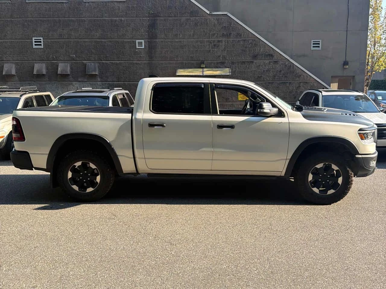 Dodge RAM 1500 Rebel | CARFAX | АВТОКРЕДИТ БЕЗ ПЪРВОНАЧАЛНА , снимка 4 - Автомобили и джипове - 55523441