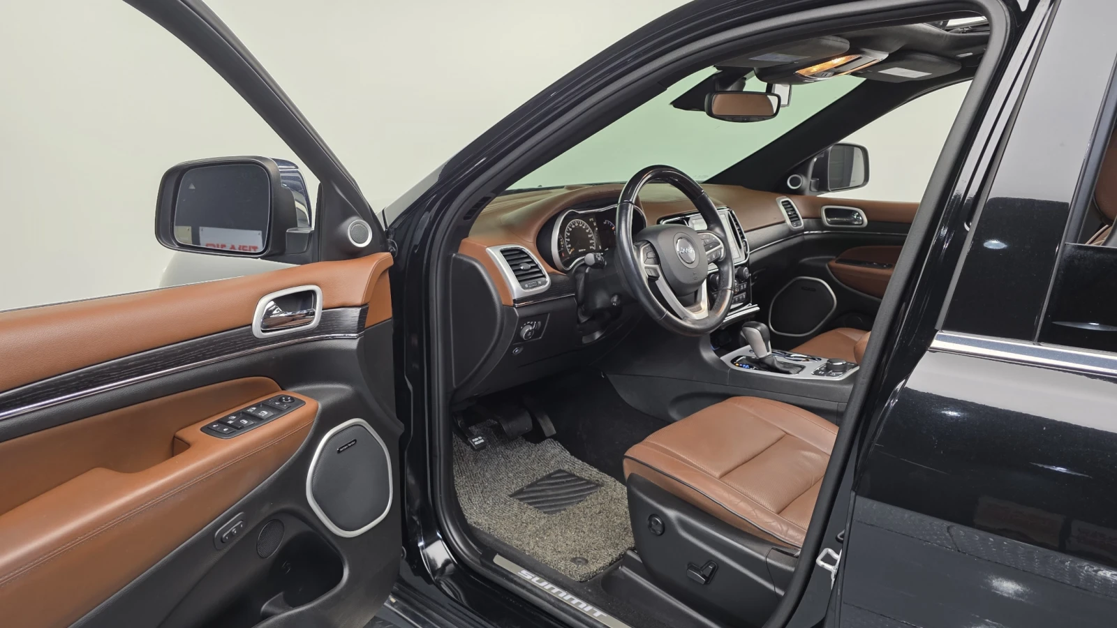 Jeep Grand cherokee 3.6 * SUMMIT* 4X4 FULL, снимка 9 - Автомобили и джипове - 55753118