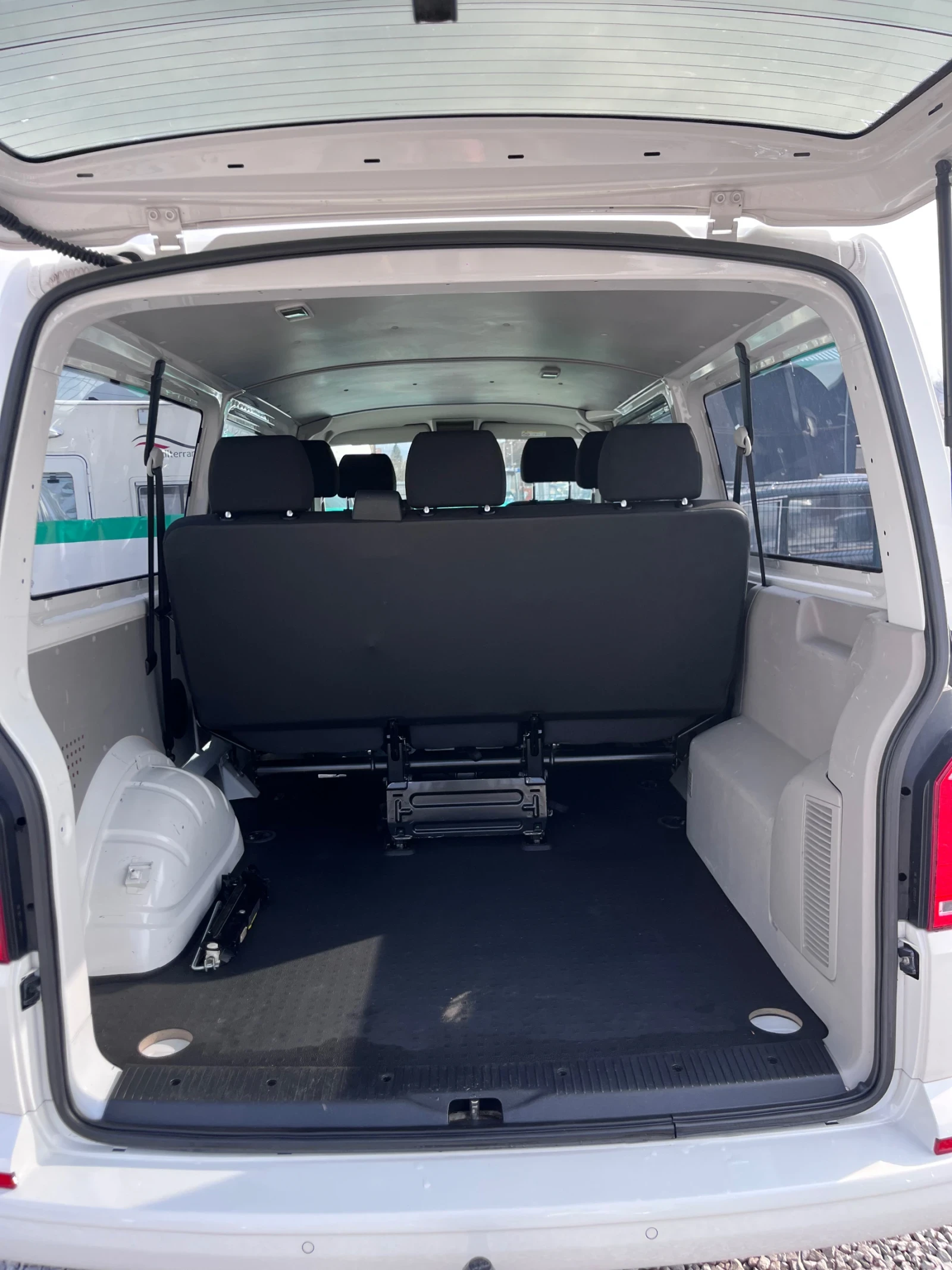 VW Caravelle 2.0TDI 150кс | 160хил км| Теглич | ЛИЗИНГ | , снимка 12 - Бусове и автобуси - 53906573