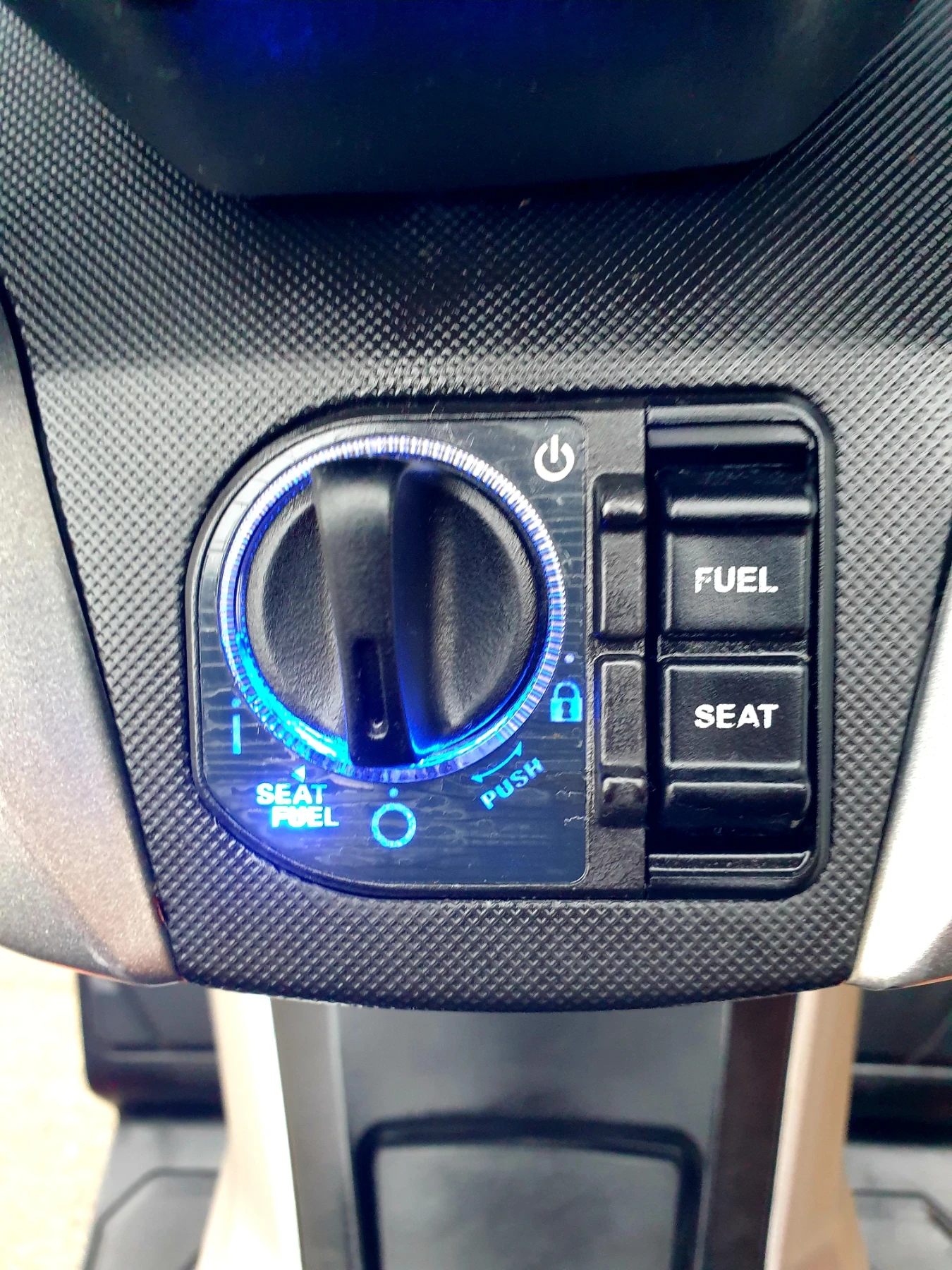 Honda Forza 300i ABS, TC, Безключово палене  - изображение 8