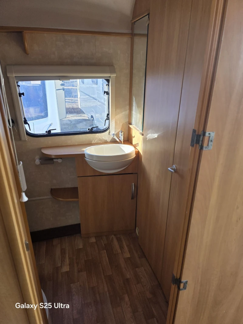 Каравана Swift Celeste, снимка 13 - Каравани и кемпери - 53510877