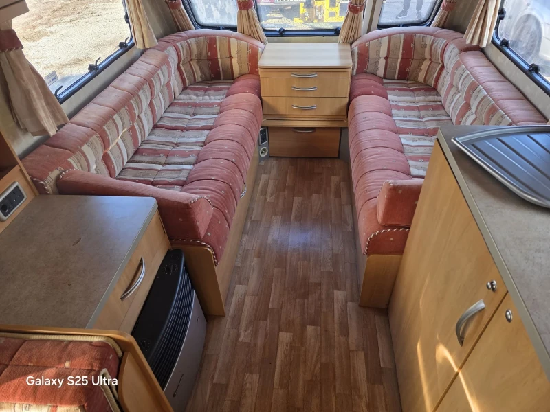 Каравана Swift Celeste, снимка 7 - Каравани и кемпери - 53510877