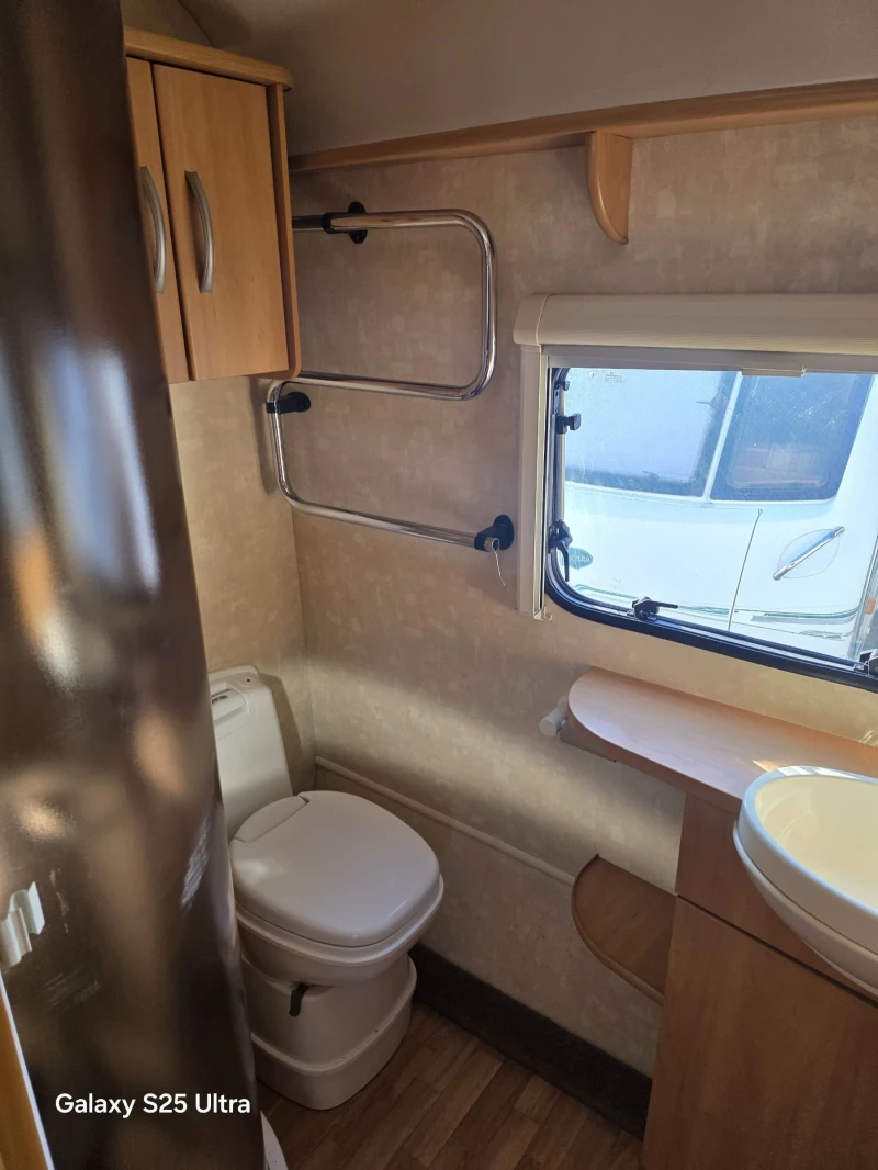 Каравана Swift Celeste, снимка 11 - Каравани и кемпери - 53510877