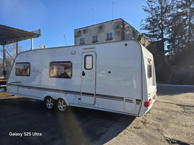 Каравана Swift Celeste, снимка 3 - Каравани и кемпери - 53510877