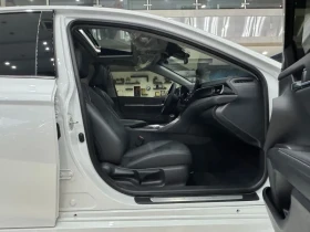 Toyota Camry (Xv70) 2.5 Xle Hybrid, снимка 17