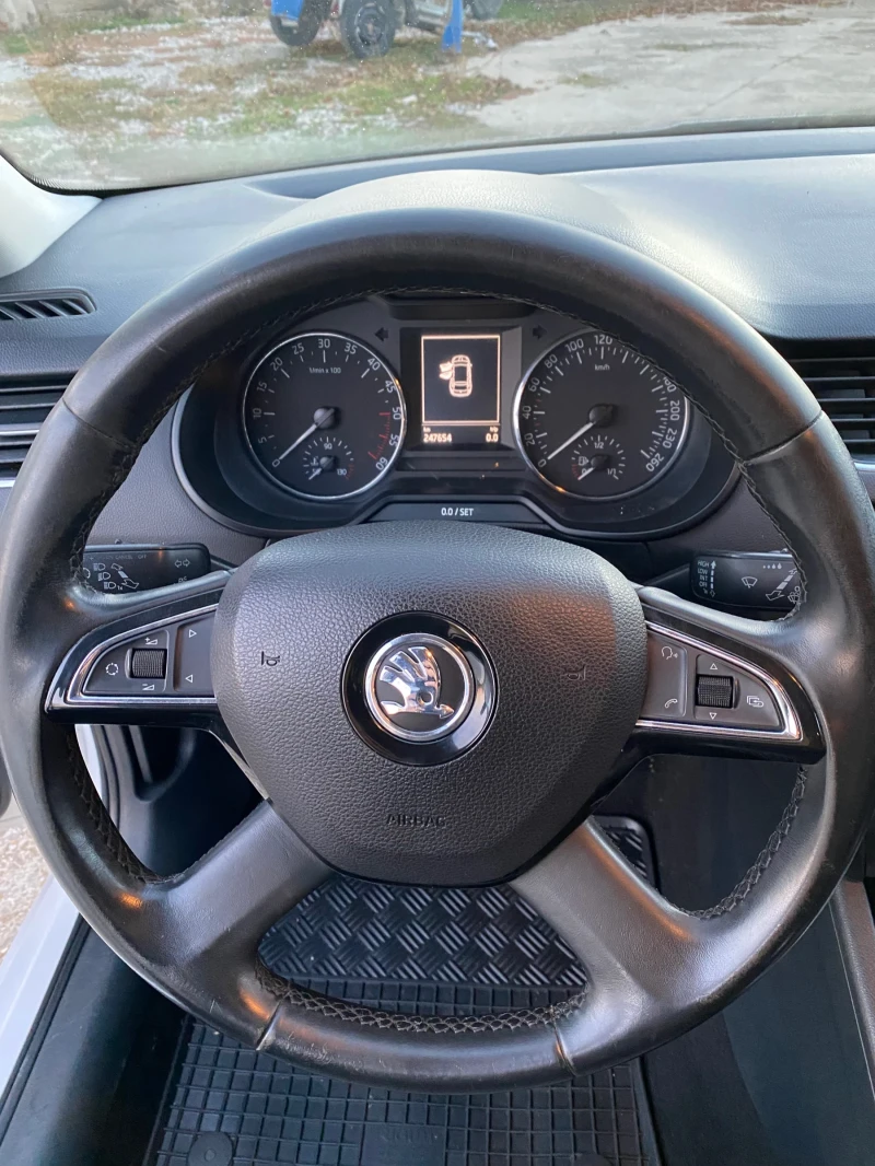 Skoda Octavia 1.6 TDI, снимка 10 - Автомобили и джипове - 47868400