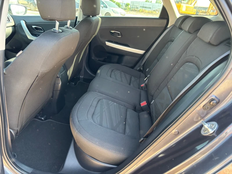 Kia Ceed 1.6 CRDI, снимка 12 - Автомобили и джипове - 51408167