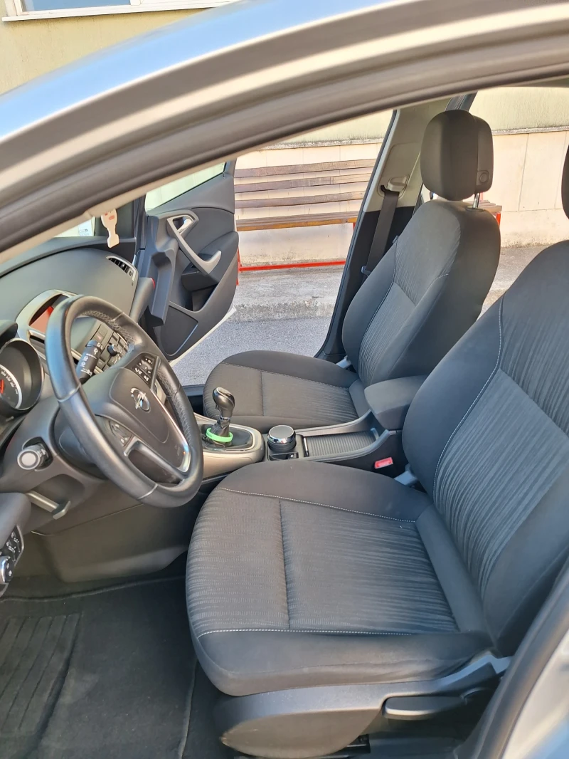 Opel Astra 1.4 i, снимка 9 - Автомобили и джипове - 51618958