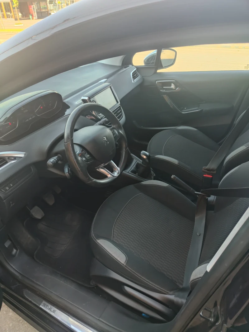 Peugeot 208, снимка 5 - Автомобили и джипове - 52312244