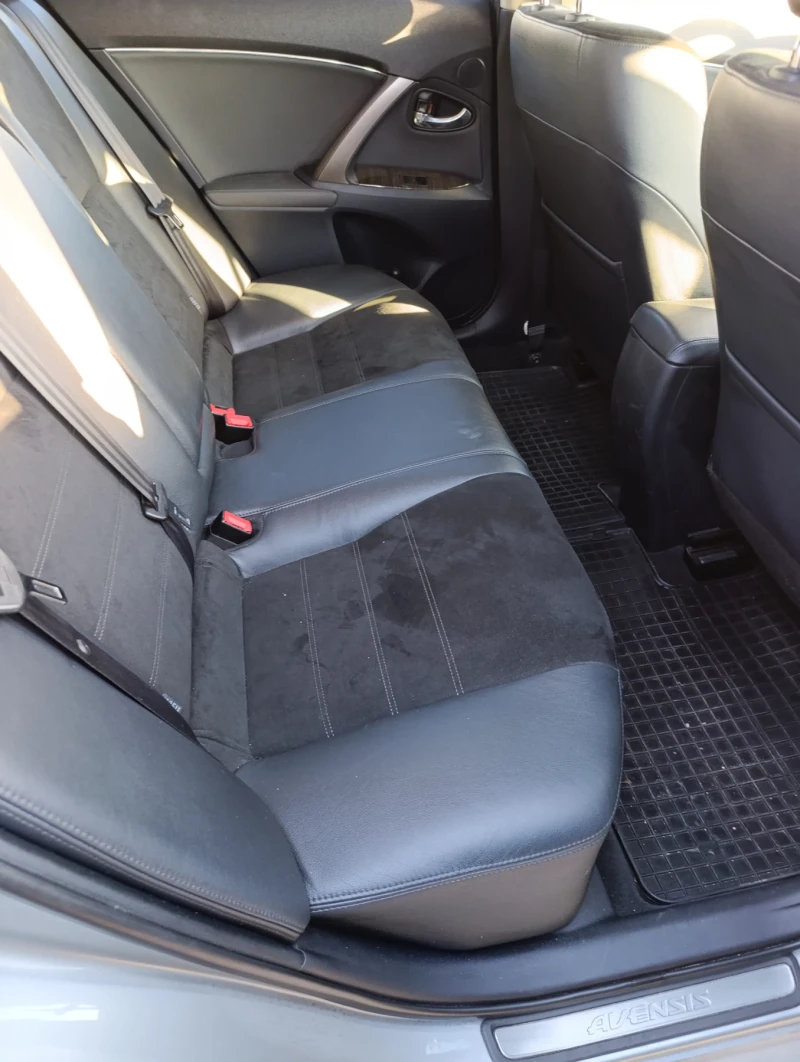 Toyota Avensis 2.2 - D4D, снимка 9 - Автомобили и джипове - 52788560
