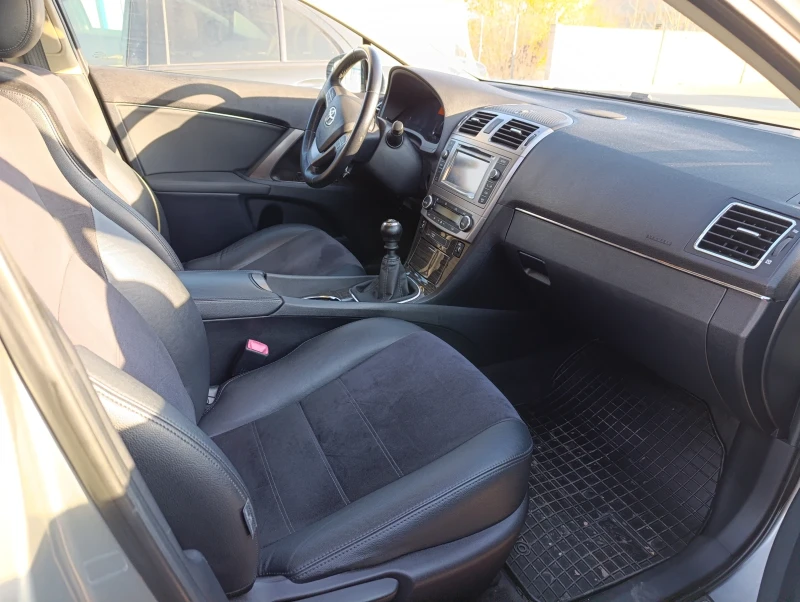 Toyota Avensis 2.2 - D4D, снимка 10 - Автомобили и джипове - 52788560