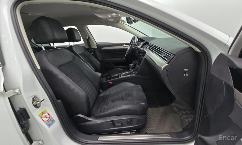 VW Passat, снимка 11 - Автомобили и джипове - 52998462