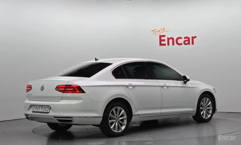VW Passat, снимка 2 - Автомобили и джипове - 52998462