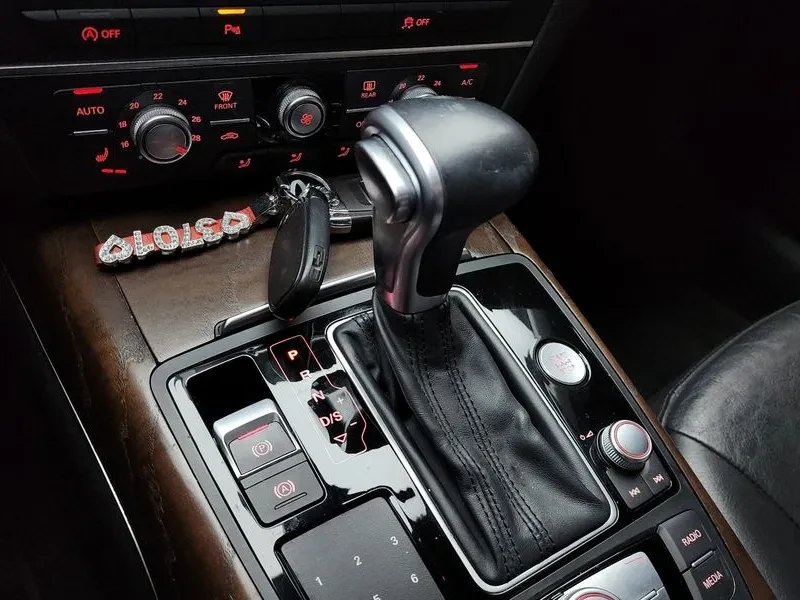 Audi A6 2.0 TDI, снимка 17 - Автомобили и джипове - 53685962