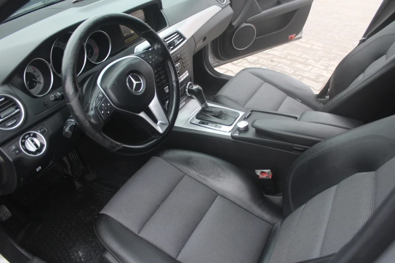 Mercedes-Benz C 220, снимка 8 - Автомобили и джипове - 54799609