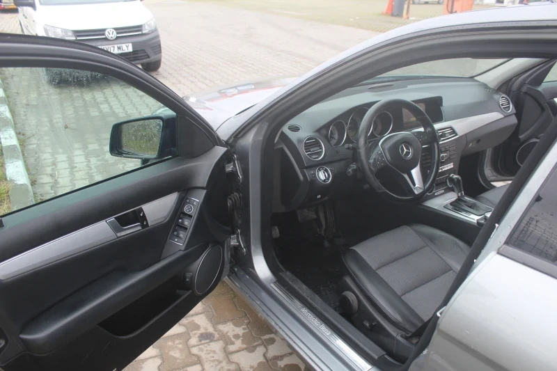 Mercedes-Benz C 220, снимка 13 - Автомобили и джипове - 54799609