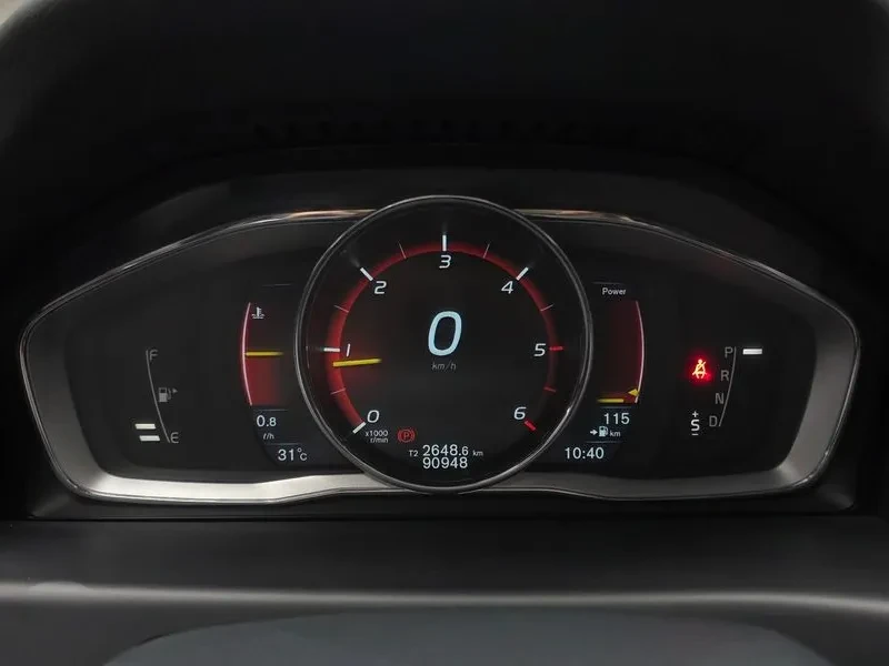 Volvo Xc70 D4 3Rd Generation, снимка 8 - Автомобили и джипове - 55376540