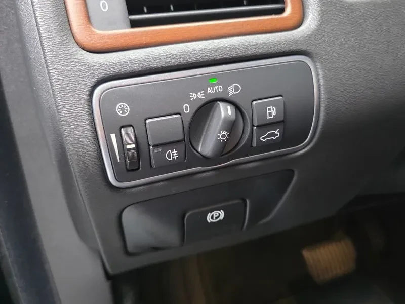 Volvo Xc70 D4 3Rd Generation, снимка 16 - Автомобили и джипове - 55376540