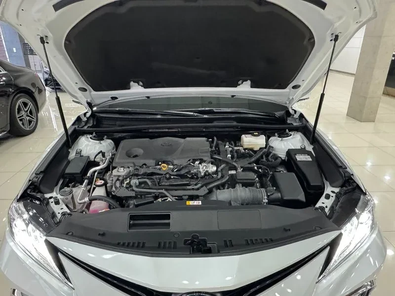Toyota Camry (Xv70) 2.5 Xle Hybrid, снимка 6 - Автомобили и джипове - 56289412