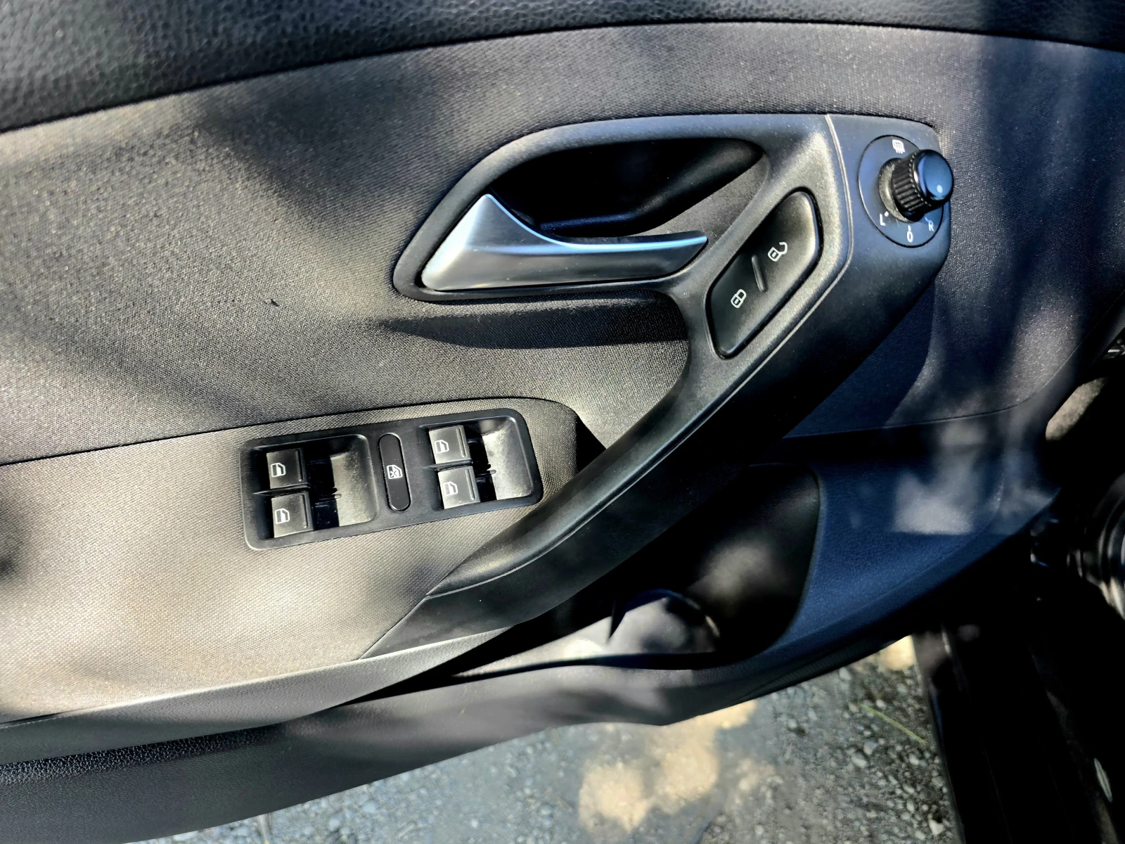 VW Polo 1.2i/90hp/NAVI | Mobile.bg   7