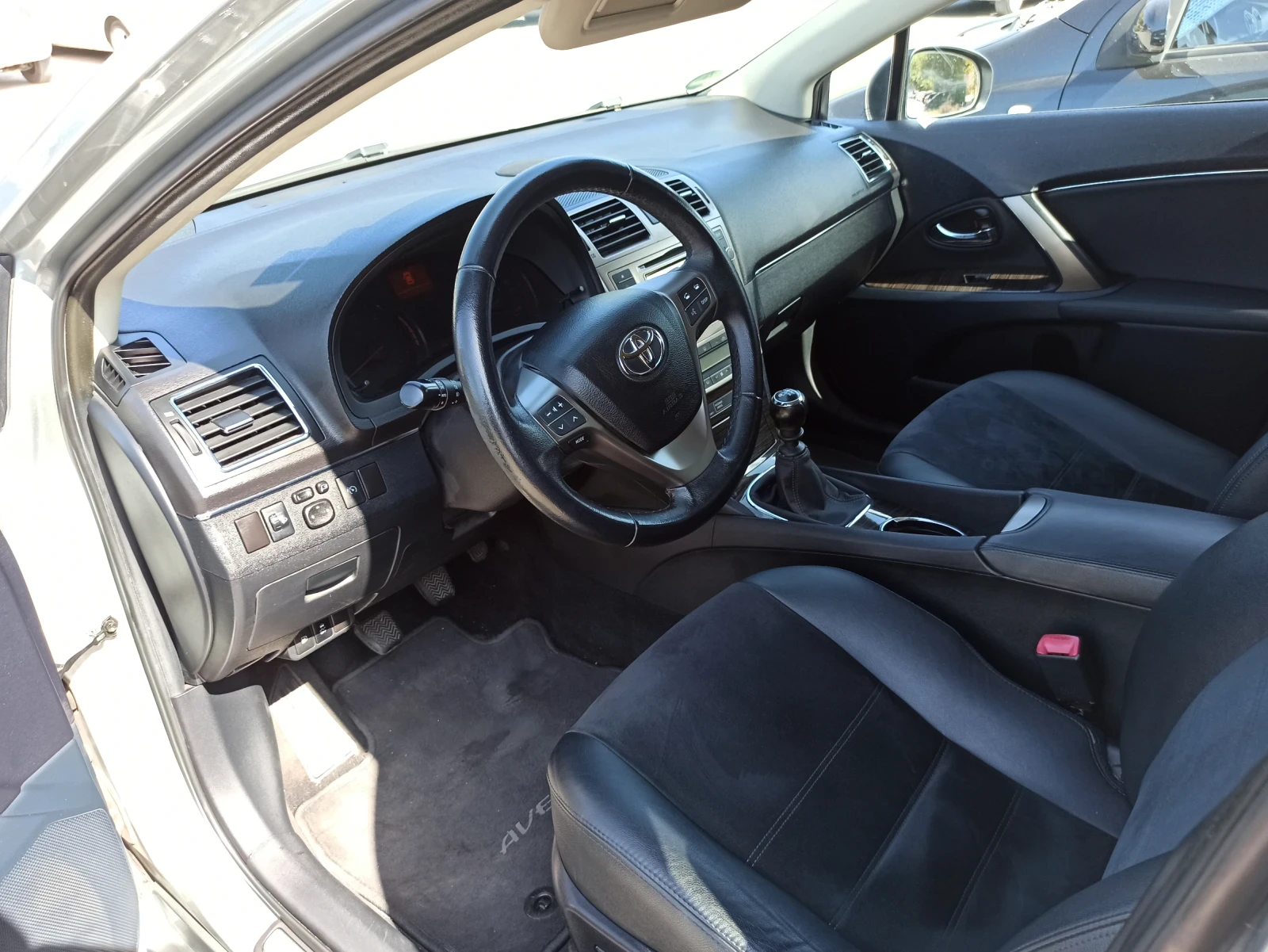 Toyota Avensis D4D - изображение 8