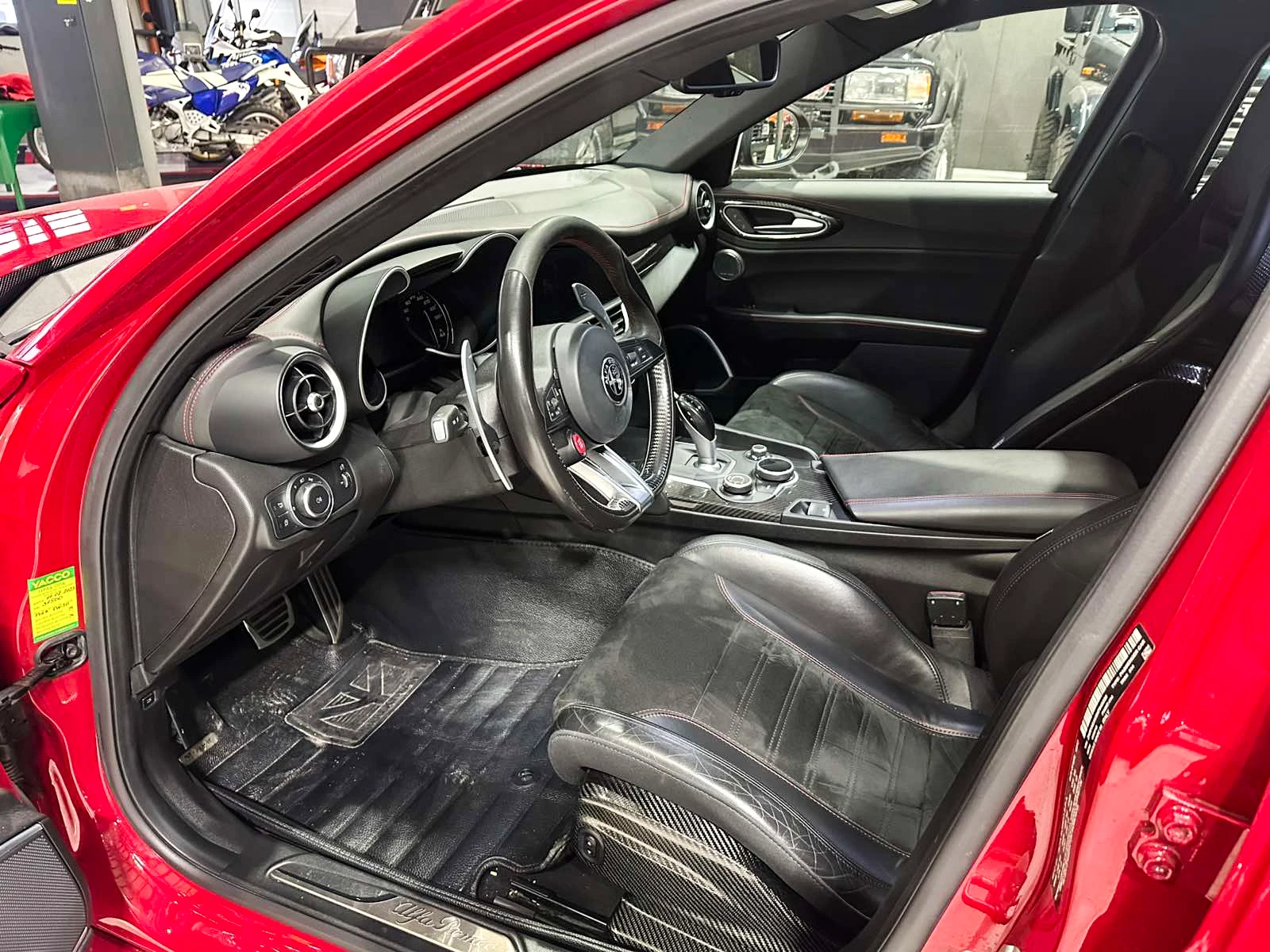 Alfa Romeo Giulia Quadrifoglio - изображение 9