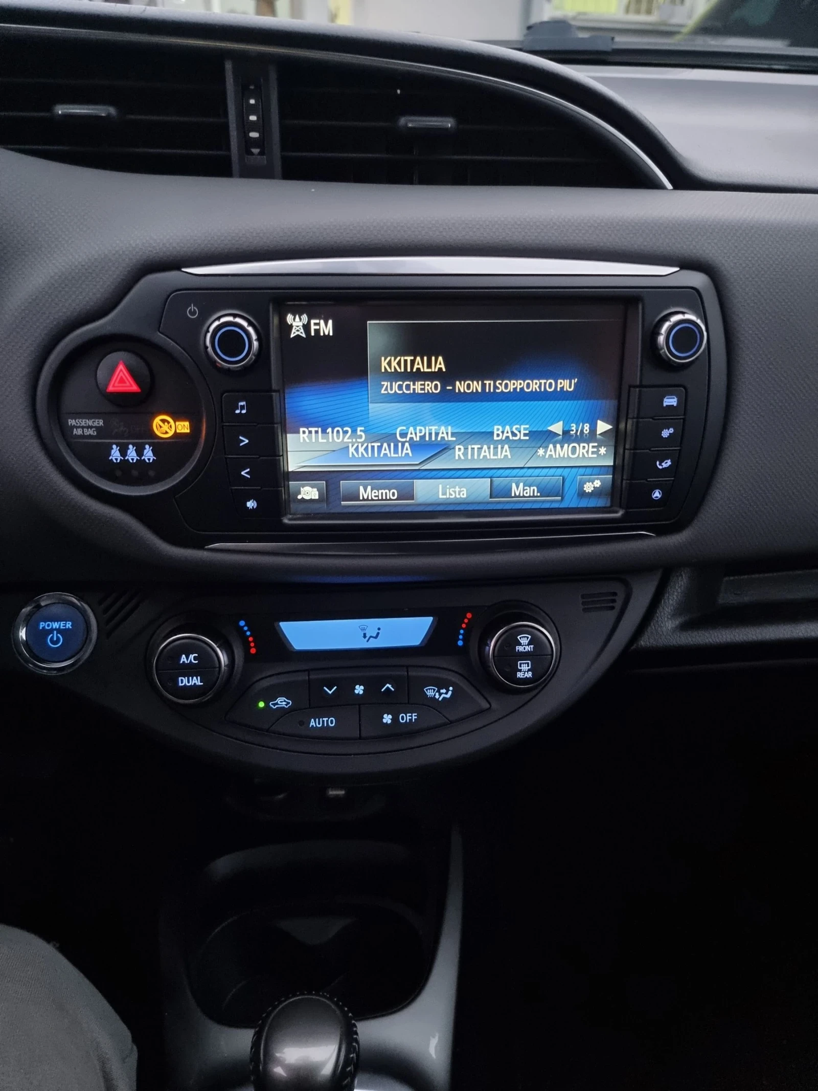 Toyota Yaris 1.5 Hybrid/panorama, снимка 15 - Автомобили и джипове - 53743345