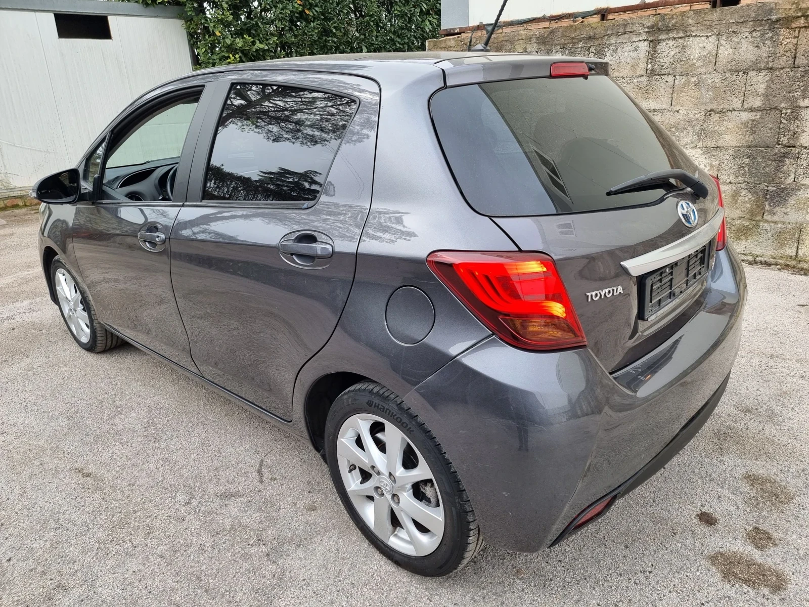 Toyota Yaris 1.5 Hybrid/panorama, снимка 4 - Автомобили и джипове - 53743345