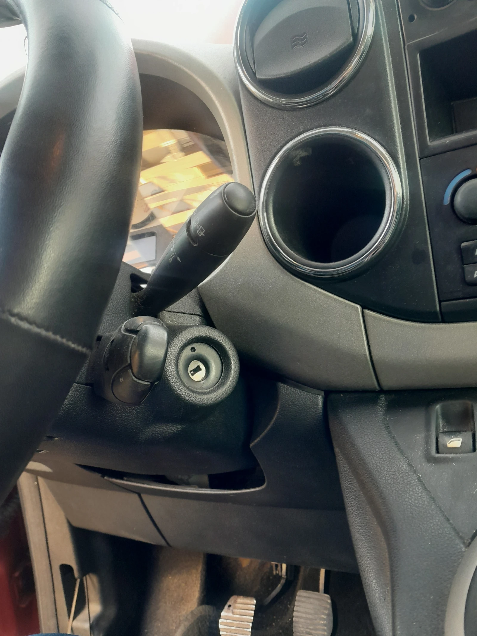 Peugeot Partner 1.6 HDi, снимка 8 - Автомобили и джипове - 53782680