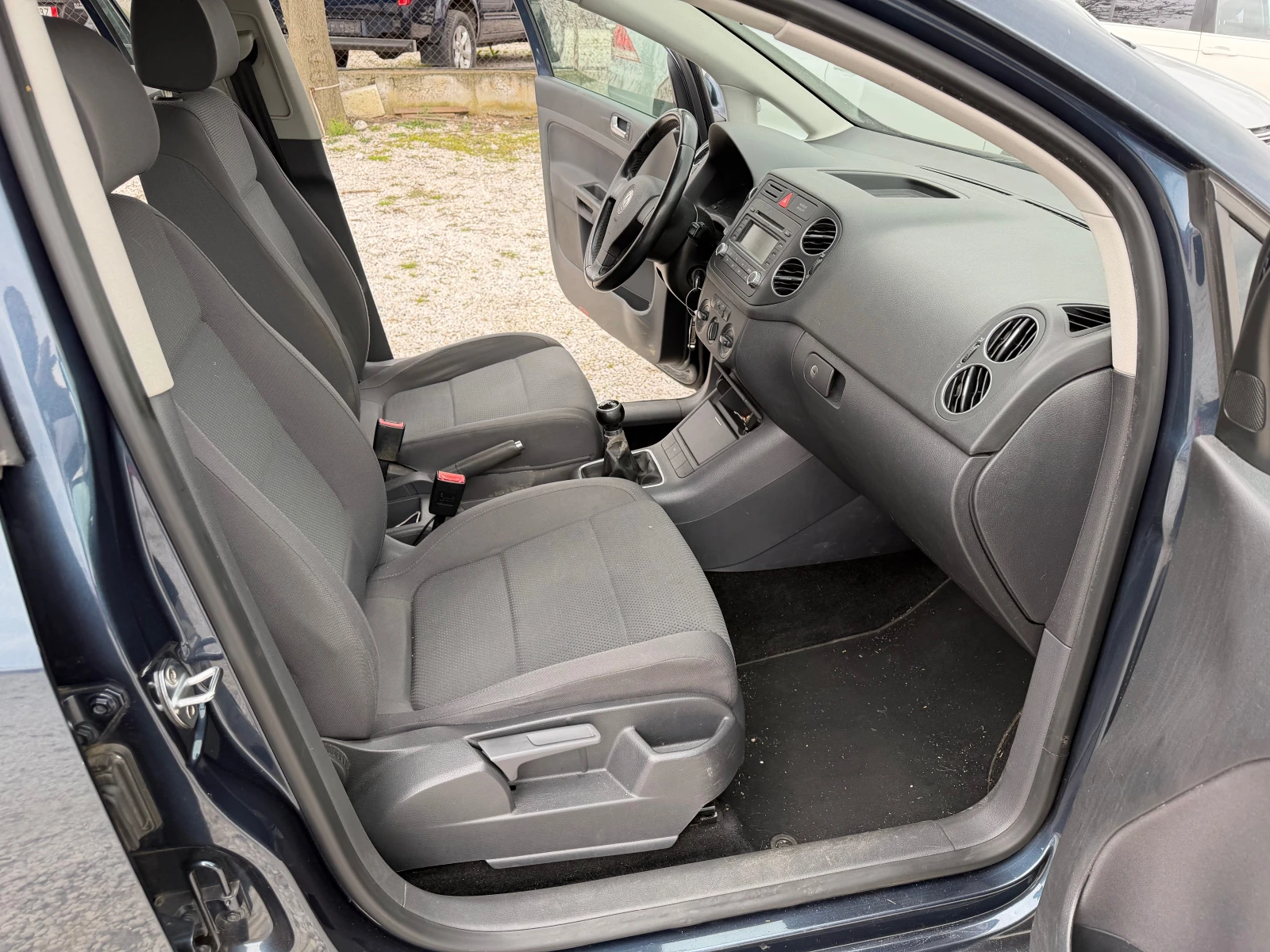 VW Golf Plus 1.6i, снимка 13 - Автомобили и джипове - 53914269