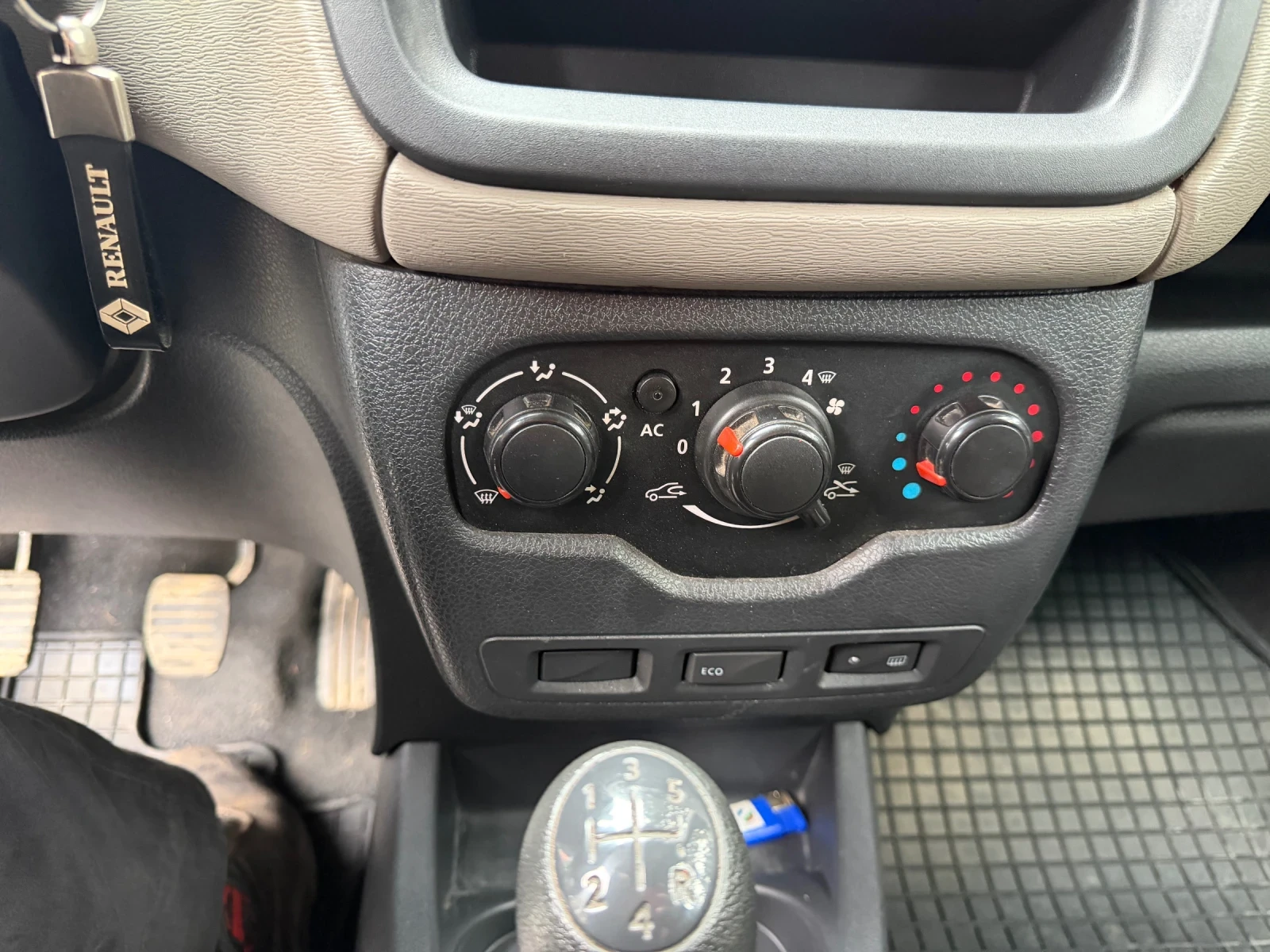 Dacia Dokker, снимка 6 - Автомобили и джипове - 54374533