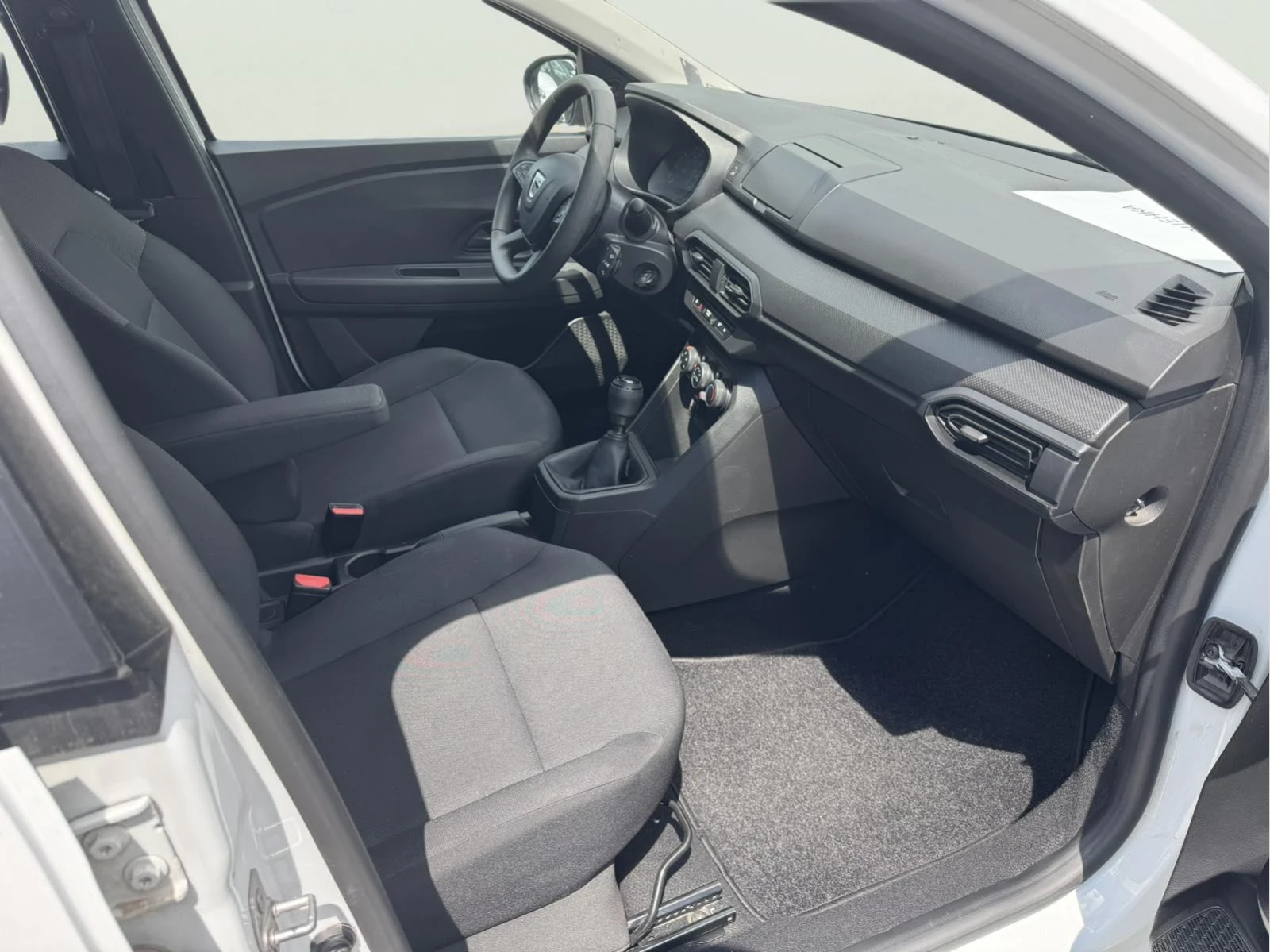 Dacia Sandero 1.0 TCE, снимка 9 - Автомобили и джипове - 54598909