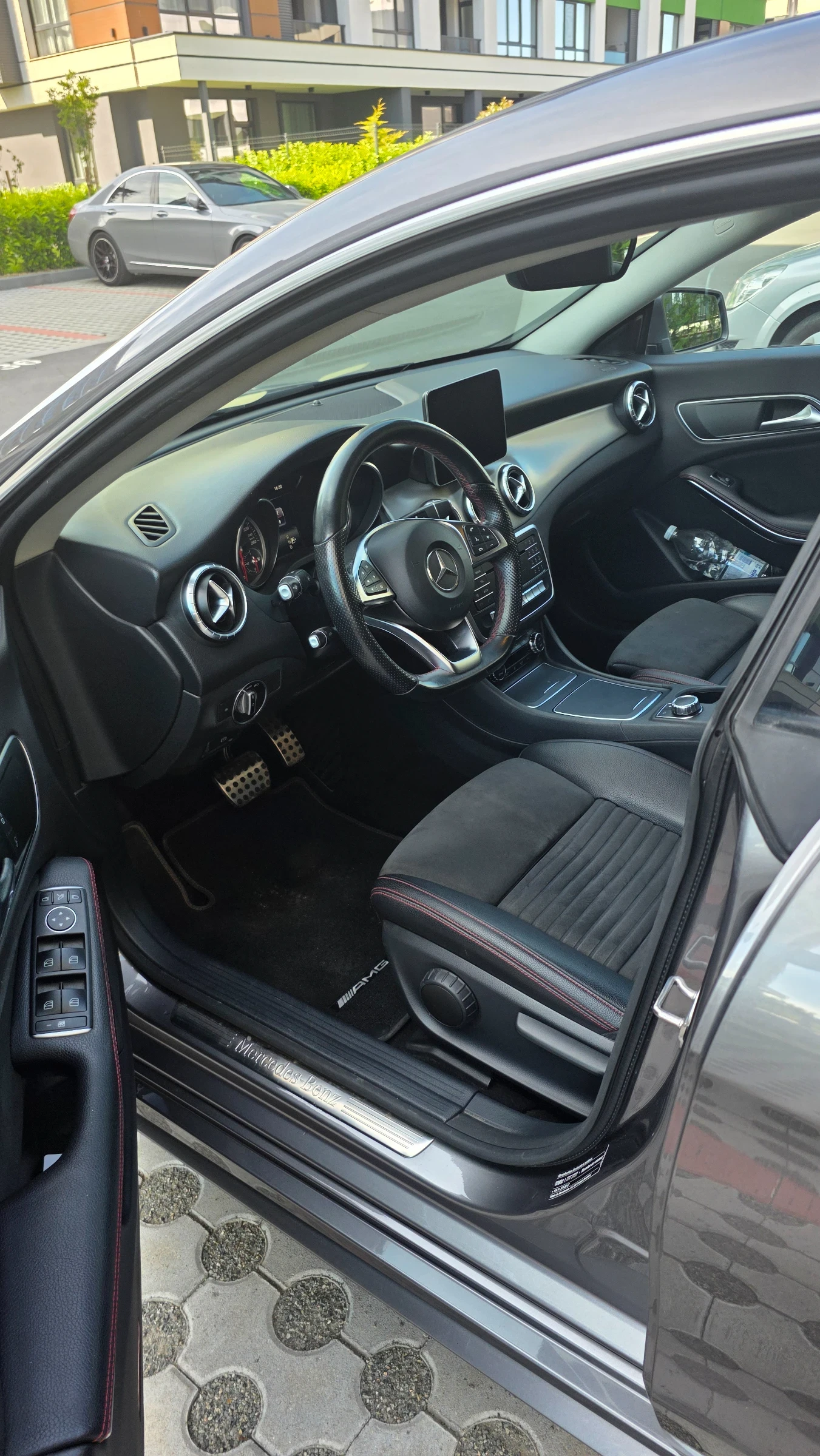 Mercedes-Benz CLA 180 GLA, снимка 11 - Автомобили и джипове - 54838465