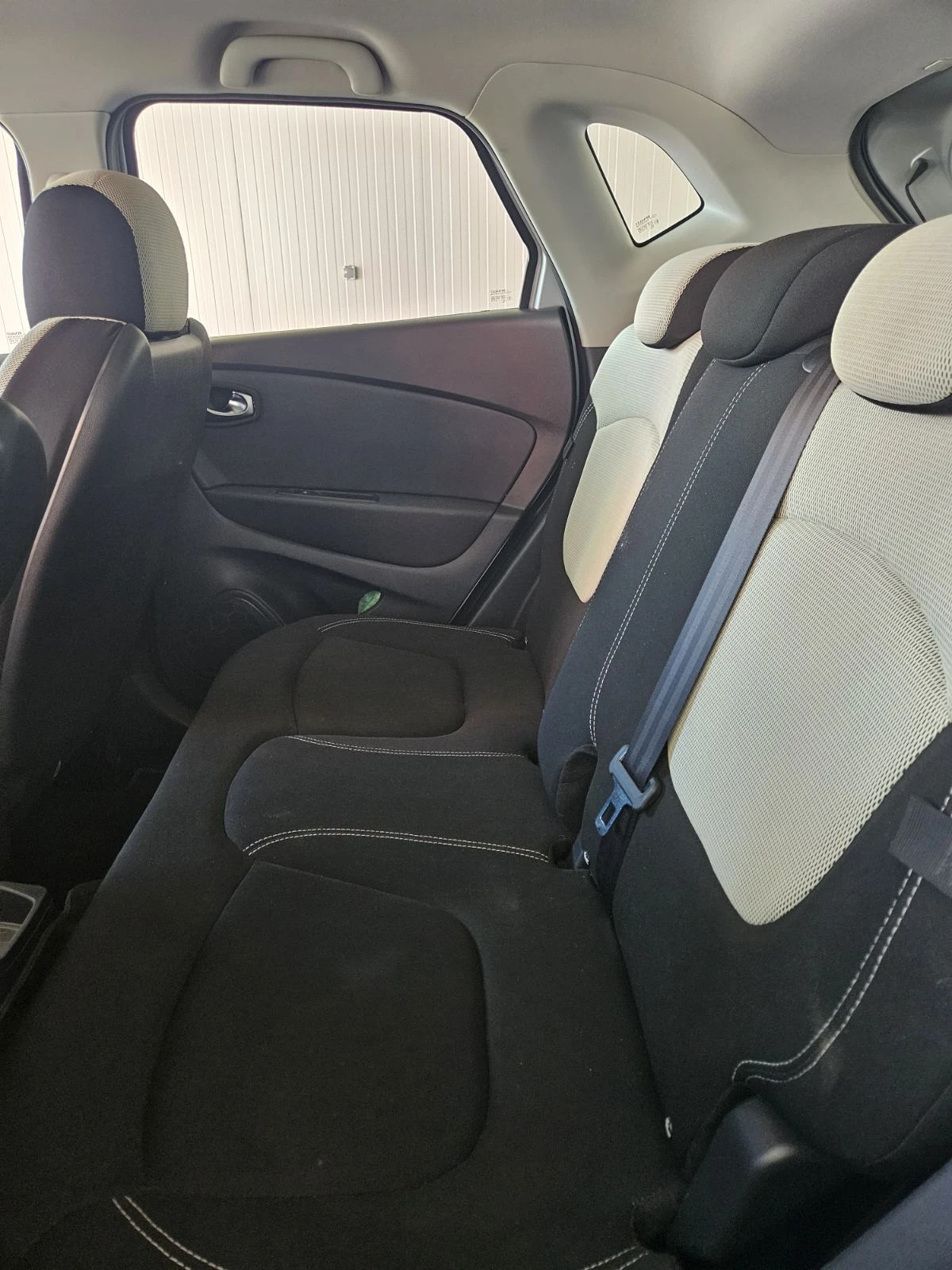 Renault Captur, снимка 6 - Автомобили и джипове - 55108629